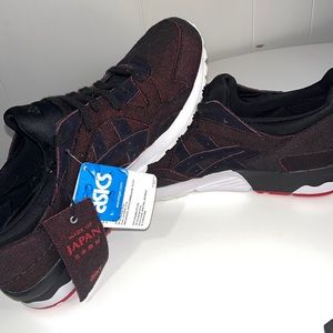 Runs like a 10.5 Black/Red ASICS